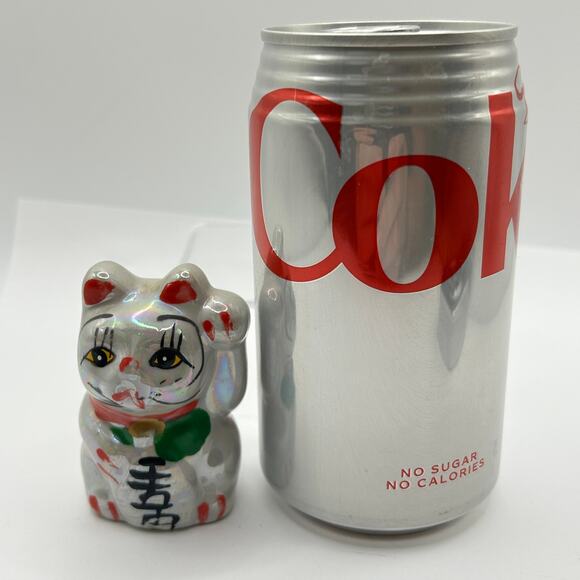 Small 2.5 in White iridescent Ceramic Maneki Neko Good Luck Cat with Gold Coin - Picture 7 of 7